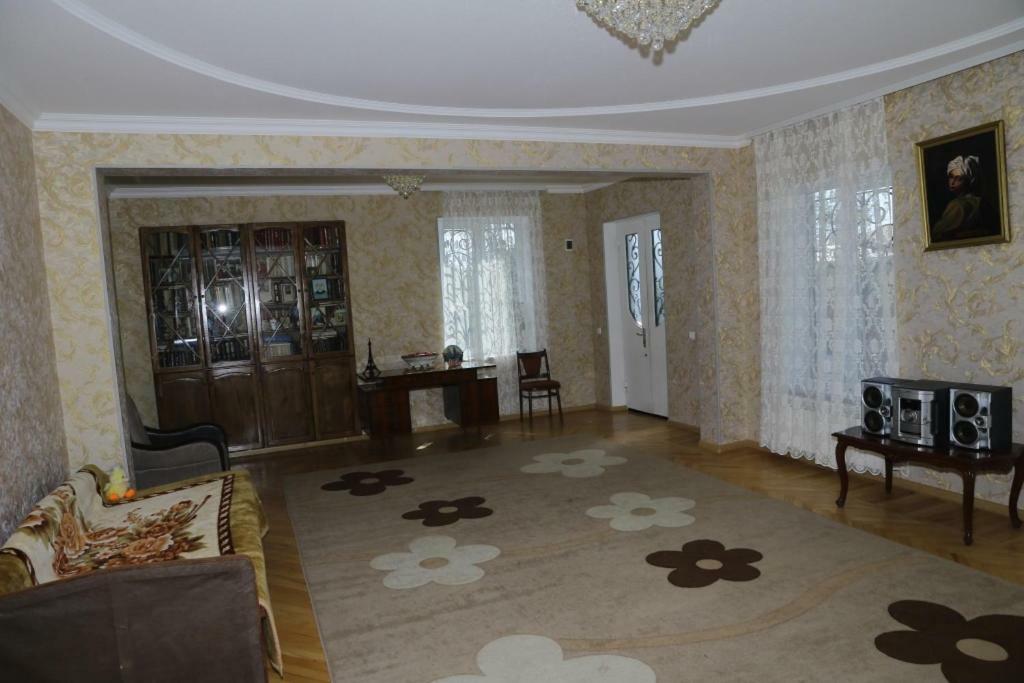 Nana'S Apartment Kutaisi Esterno foto