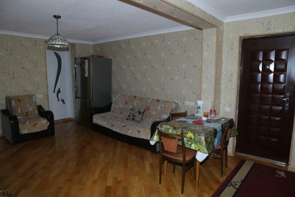 Nana'S Apartment Kutaisi Esterno foto